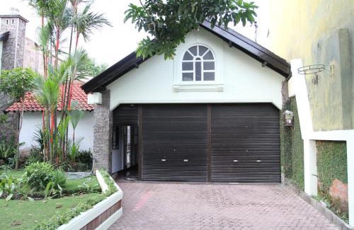 Malang Villa | Little Creek Lodge
