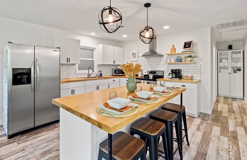 Hendersonville Cabin | Little Creek Mountain Escape: Near Point Lookout Winery + Hot Tub + Fire Pit