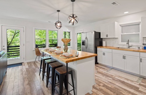 Hendersonville Cabin | Little Creek Mountain Escape: Near Point Lookout Winery + Hot Tub + Fire Pit
