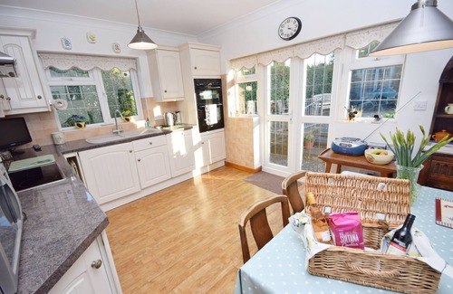 Chichester Apartment | Little Crossways , Goodwood - an annexe that sleeps 2 guests in 1 bedroom