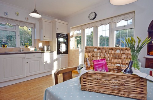 Chichester Apartment | Little Crossways , Goodwood - an annexe that sleeps 2 guests in 1 bedroom