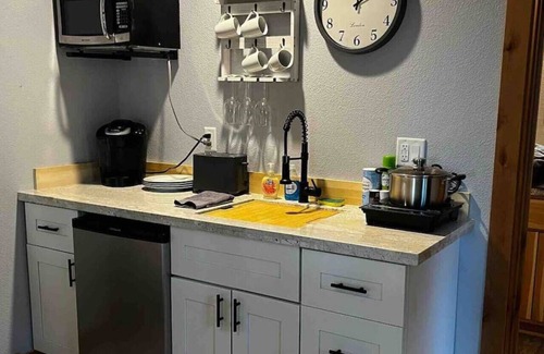 Peninsula Village Cabin | Little Dipper - Couples Getaway! NO AirBnB FEEs!