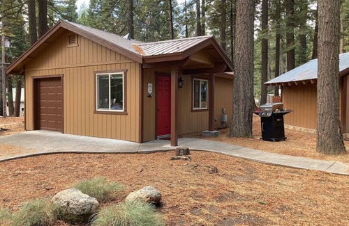 Peninsula Village Cabin | Little Dipper - Couples Getaway! NO AirBnB FEEs!