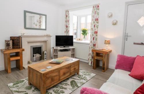 Hornsea House | Little Daisy Cottage