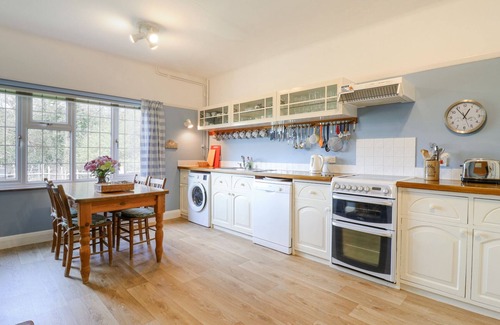 Cowbeech Cottage | LITTLE DANNS, character holiday cottage in Herstmonceux