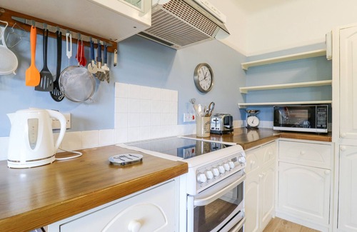 Cowbeech Cottage | LITTLE DANNS, character holiday cottage in Herstmonceux