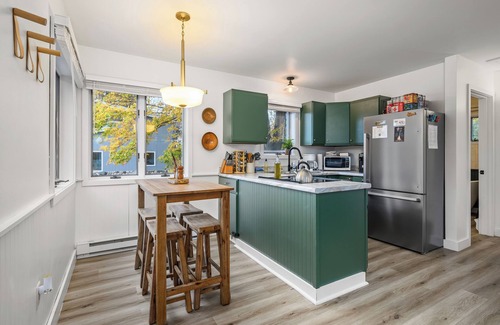 Northport Cottage | Little Dipper - Cozy Cottage on 400 feet of shared lake frontage