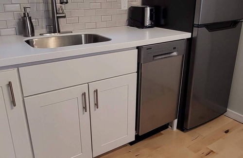 Old North End Apartment | Little downtown gem with parking