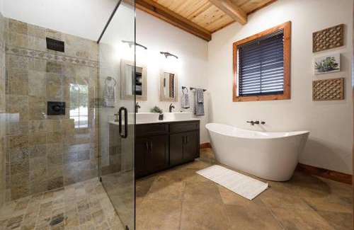 Waco House | Little Dutch Cabin #1 - 12 min to Magnolia-Baylor