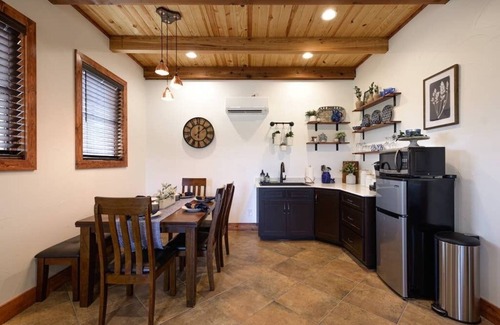 Waco House | Little Dutch Cabin #102 | Pickleball | Hot Tub