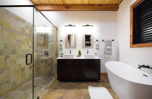 Waco House | Little Dutch Cabin #3 - 12 min to Magnolia-Baylor