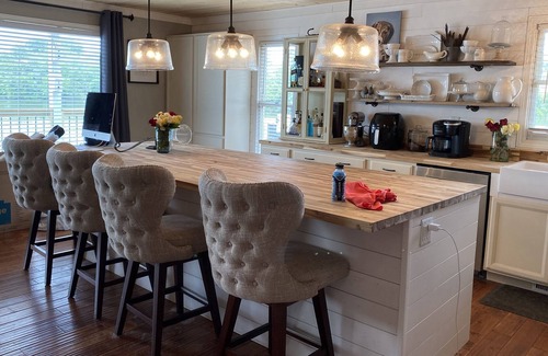 Piney Flats House | Little Farmhouse on Boone Lake