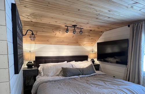 Piney Flats House | Little Farmhouse on Boone Lake