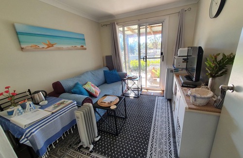 Wandandian Apartment | Little Finchley, Wandandian - pet friendly