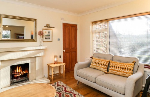 King's Somborne Cottage | LITTLE FROMANS, pet friendly, with a garden in King's Somborne