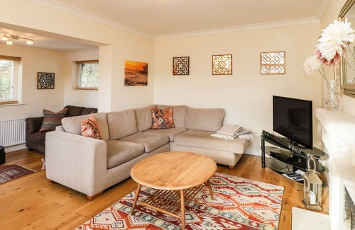 King's Somborne Cottage | LITTLE FROMANS, pet friendly, with a garden in King's Somborne