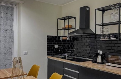 Zona XVI Torrenova House | Little Gardens Guest House - Sunflower Room