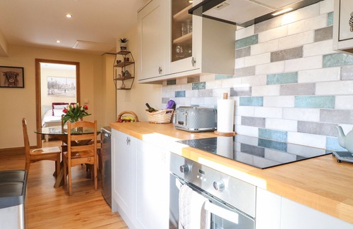 Uttoxeter Cottage | LITTLE GEM, family friendly, with hot tub in Marchington