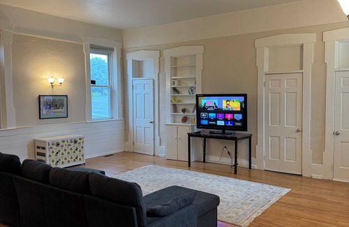 Granville South House | Little Getaway In Granville