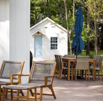 Empire House | Little Glen Cottage with Direct Beach Frontage and Hot Tub