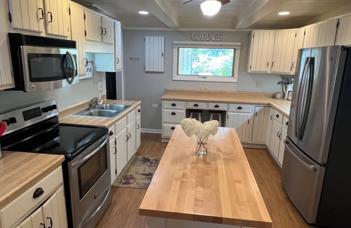 Empire House | Little Glen Lakefront Vacation Home, Sandy Beach