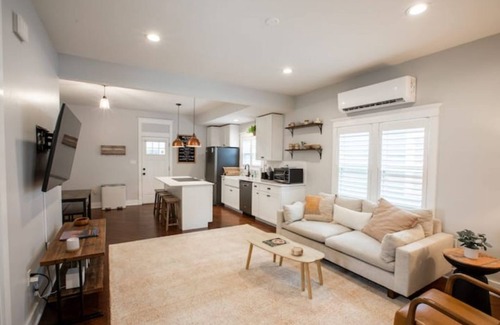 Fletcher Place House | Little Green House | Footsteps from Colts/Pacers