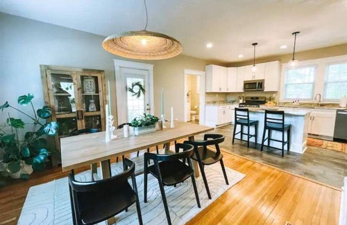 Kilmarnock House | Little Grove Kilmarnock: The Perfect Location!