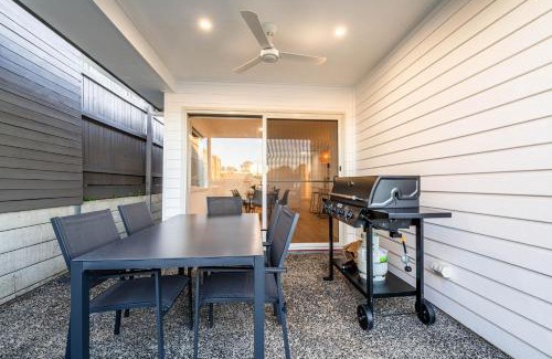 Ripley House | Little Hampton Retreat - Spacious 4 Bedroom 2 Bathroom House w Pool in Ripley