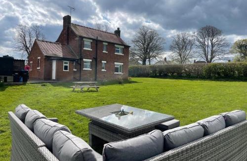 Ripon House | Little Harries Cottage - surrounded by open fields