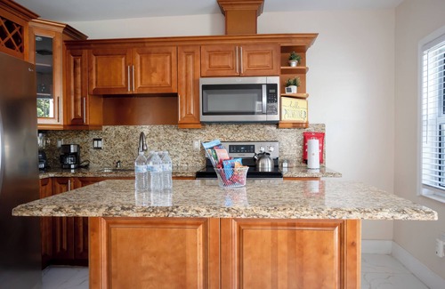 Little Havana House | Little Havana Calle 8 -2/1- Near Airport - Fenced Parking -Family Comfy -Laundry