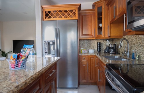 Little Havana House | Little Havana Calle 8 -2/1- Near Airport - Fenced Parking -Family Comfy -Laundry