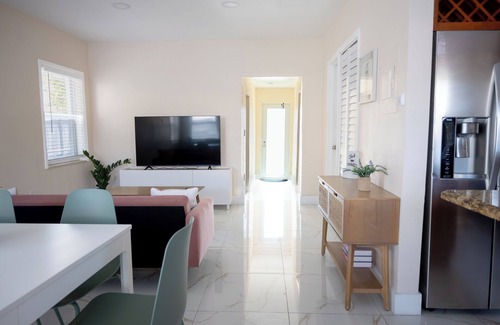 Little Havana House | Little Havana Calle 8 -2/1- Near Airport - Fenced Parking -Family Comfy -Laundry