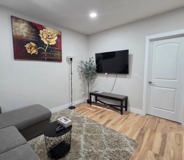 Southwest Calgary House | Little Heaven 2BR southwest Calgary