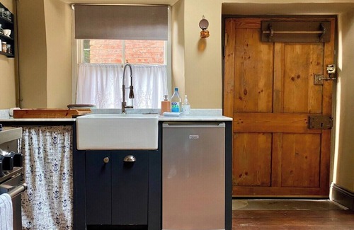 Frome Apartment | Little Hideaway - Central Frome