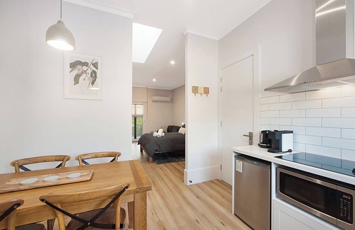Echuca Apartment | Little Hopwood Apartment 1
