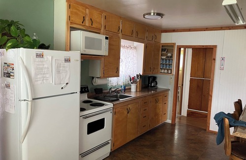 Deer Lodge House | Little House in Quiet Neighborhood