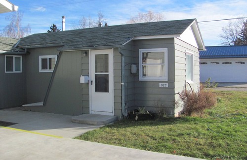 Deer Lodge House | Little House in Quiet Neighborhood