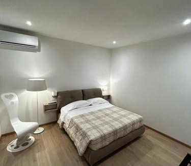 Azzano San Paolo House | Little House Leonardo Airport