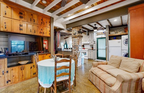 Green Hills Cottage | Little House Nashville: Convenient, Eclectic, Cozy, with 47 5-Star Reviews