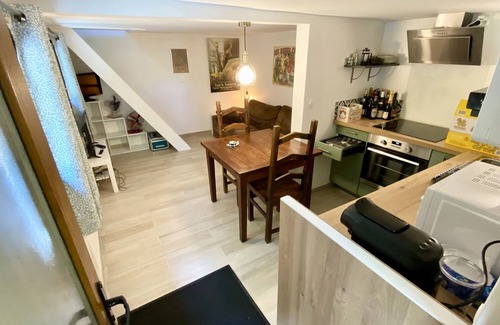 Villejuif House | Little house near Paris & metro. Quiet and nestled in lush greenery.