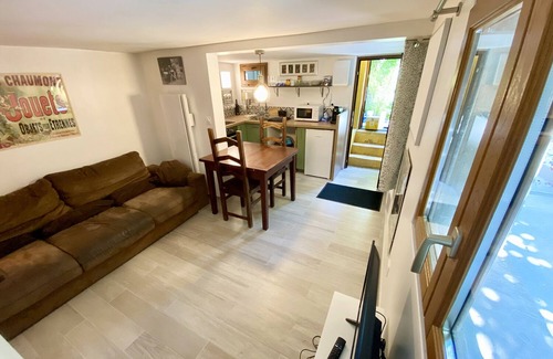 Villejuif House | Little house near Paris & metro. Quiet and nestled in lush greenery.