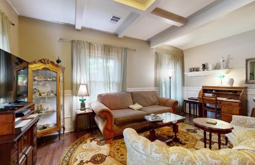 SoFi House | Little house on Monroe