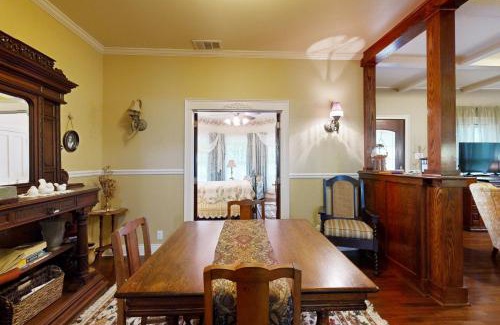 SoFi House | Little house on Monroe
