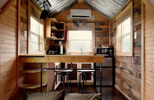 Manvel Cottage | Little house on the Christmas tree