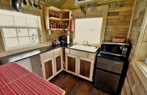 Manvel Cottage | Little house on the Christmas tree