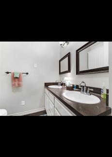 Livingston House | Little House on the Corner