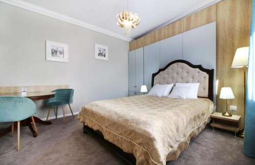 Three Oaks Apartment | Little House
