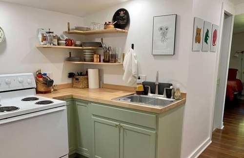 Helena House | Little House - Trails & Town 5 minute walk!