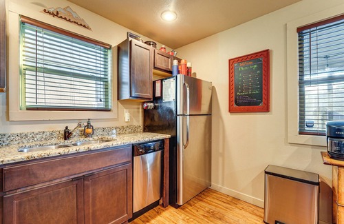 Lampe Cabin | Little Indian Resort Cabin: Pool + Walk to Lake!
