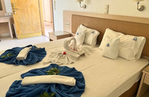 Kokinos Pirgos Hotel | Little Inn